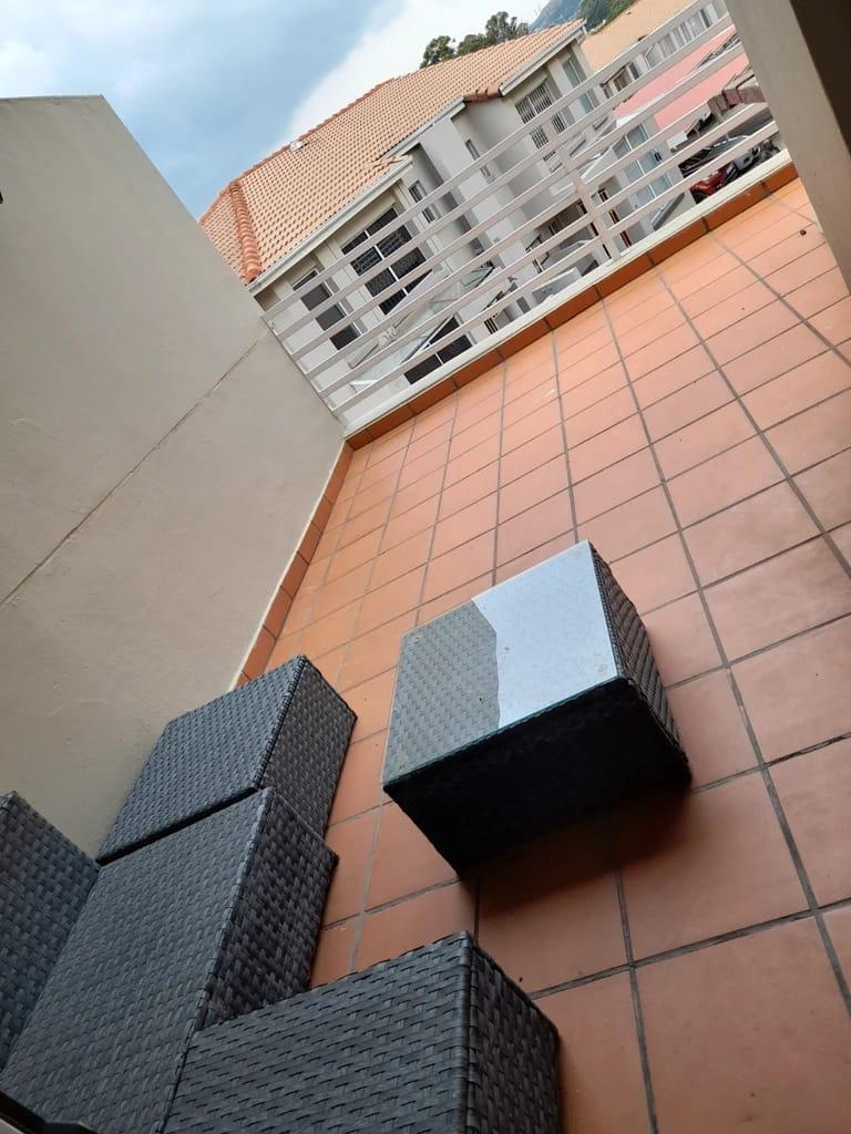 3 beds, 3 beds, 24/7 security ownhouse situated in Bedford Gardens