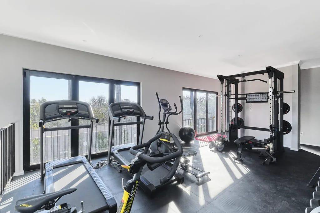 1 Bedroom Stylish & immaculate Apartment for Rent – Bryanston