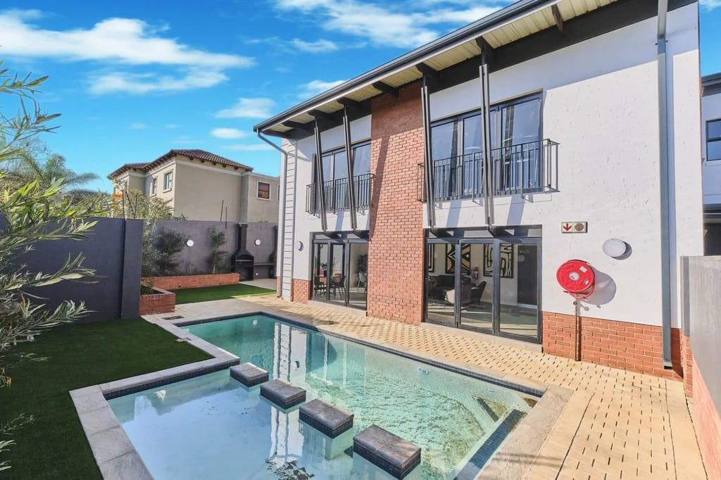 1 Bedroom Stylish & immaculate Apartment for Rent – Bryanston