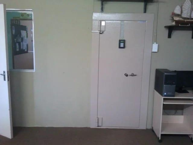 Comfortable 1200sqm Factory To Let