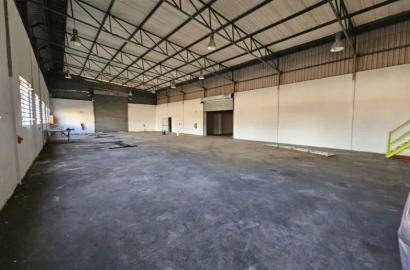 A well-positioned Warehouse is Available To Rent