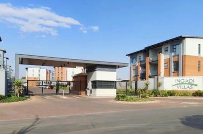 A stunning 3 bed 2 bath ground floor apartment with 2 covered parking