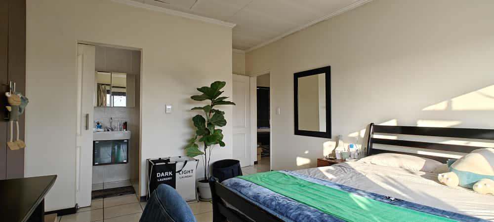 Fully Furnished, Beautiful, Spacious and light Apartment to Rent in Sunninghill