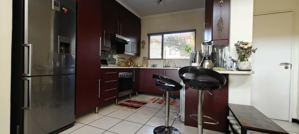 Fully Furnished, Beautiful, Spacious and light Apartment to Rent in Sunninghill