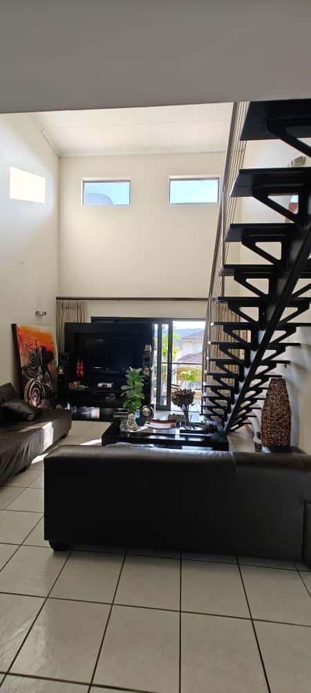 Fully Furnished, Beautiful, Spacious and light Apartment to Rent in Sunninghill