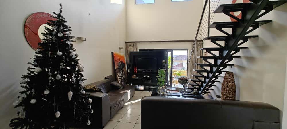 Fully Furnished, Beautiful, Spacious and light Apartment to Rent in Sunninghill