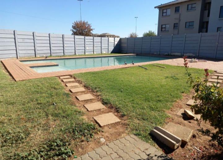 2 bedroom, 1 full bathroom Apartment available In Boksburg