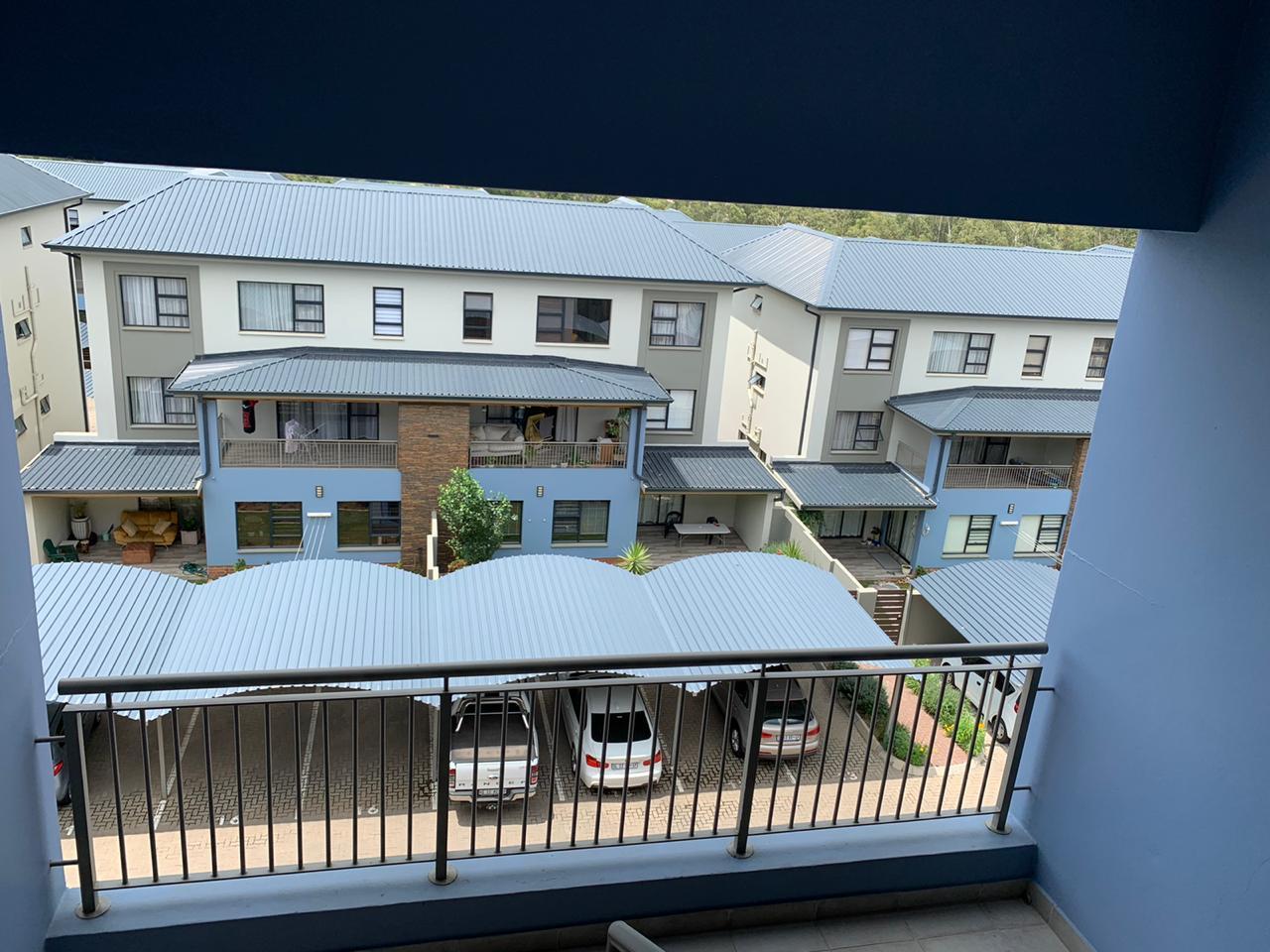 Stunning and modern 2 bedroom top floor apartment in Carlswald