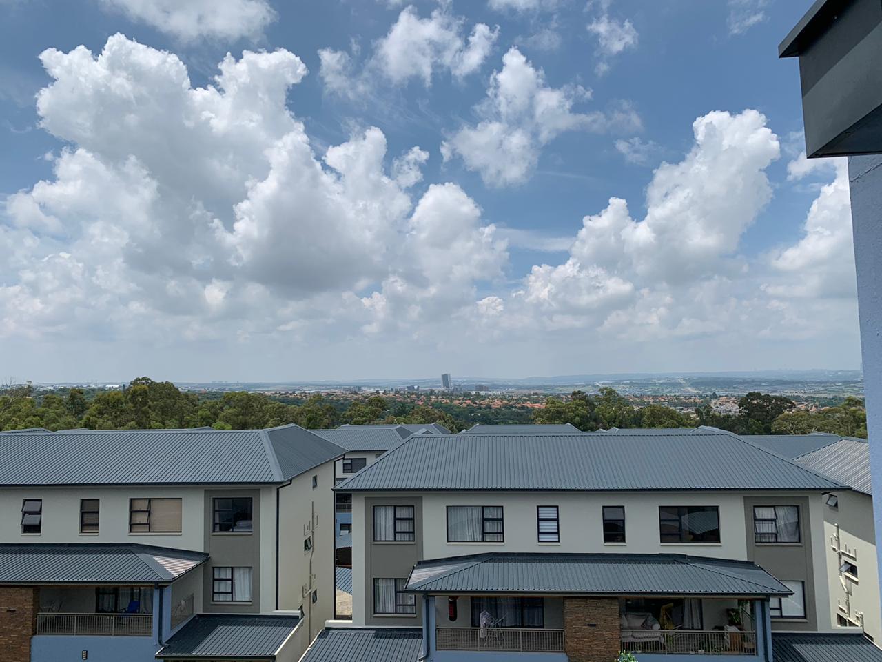 Stunning and modern 2 bedroom top floor apartment in Carlswald