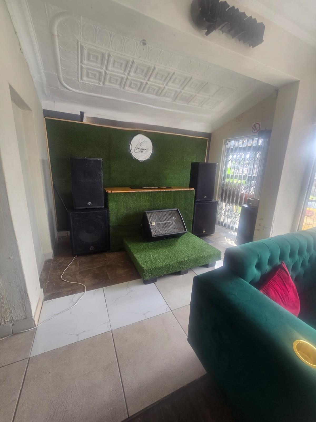 Commercial Building To Let