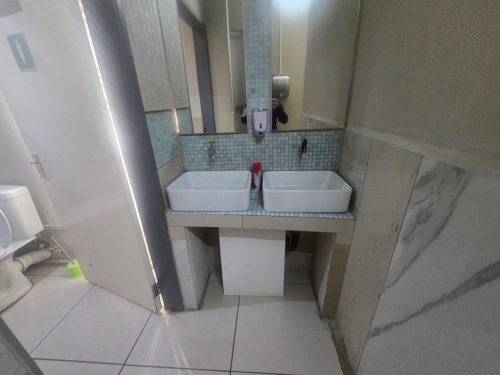 Commercial Building To Let