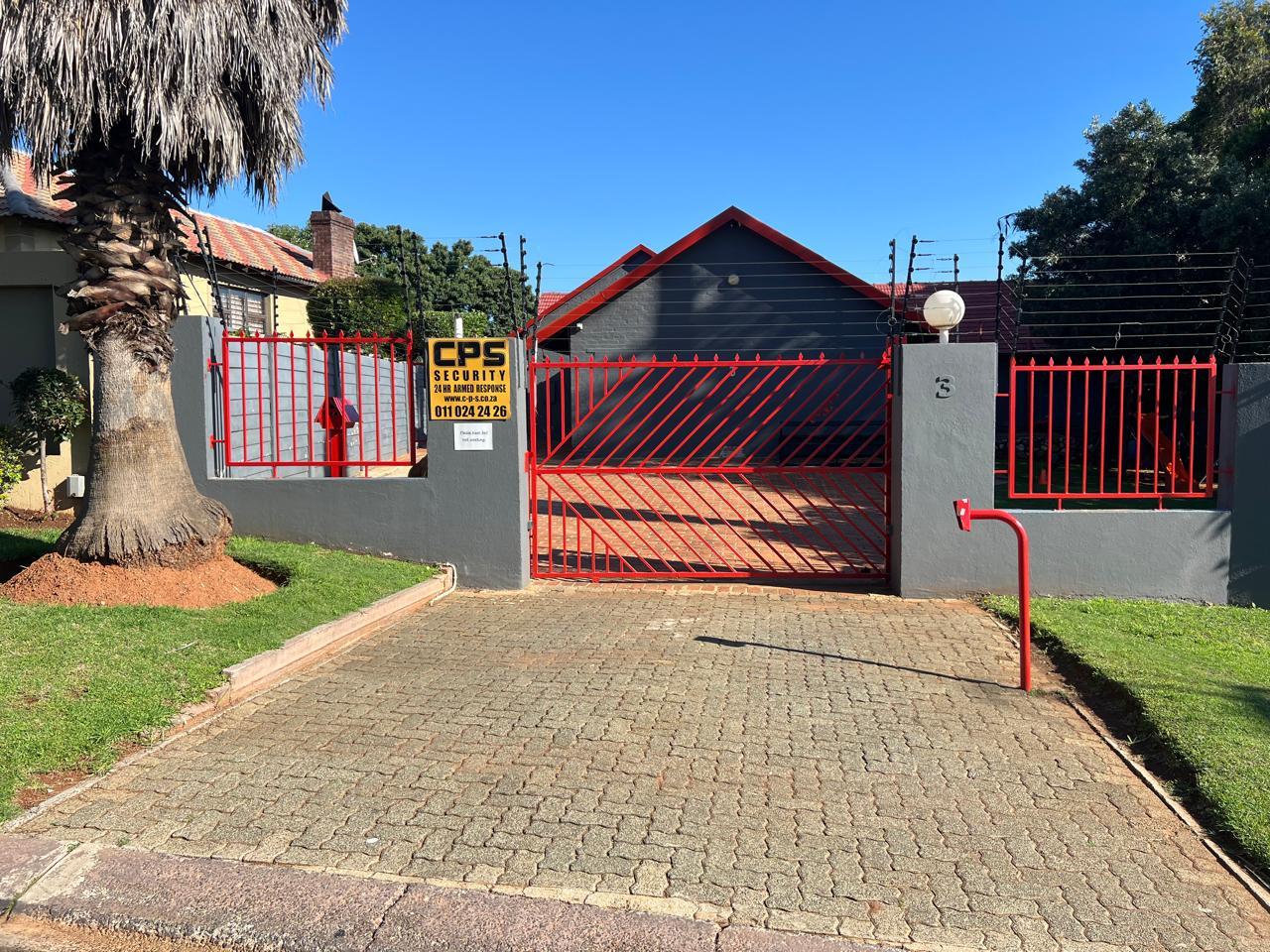 Rental property with full kitchen and 3 bathrooms, secure parking, wi-fi.