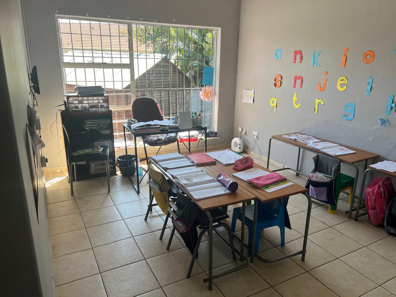 Rental property with full kitchen and 3 bathrooms, secure parking, wi-fi.