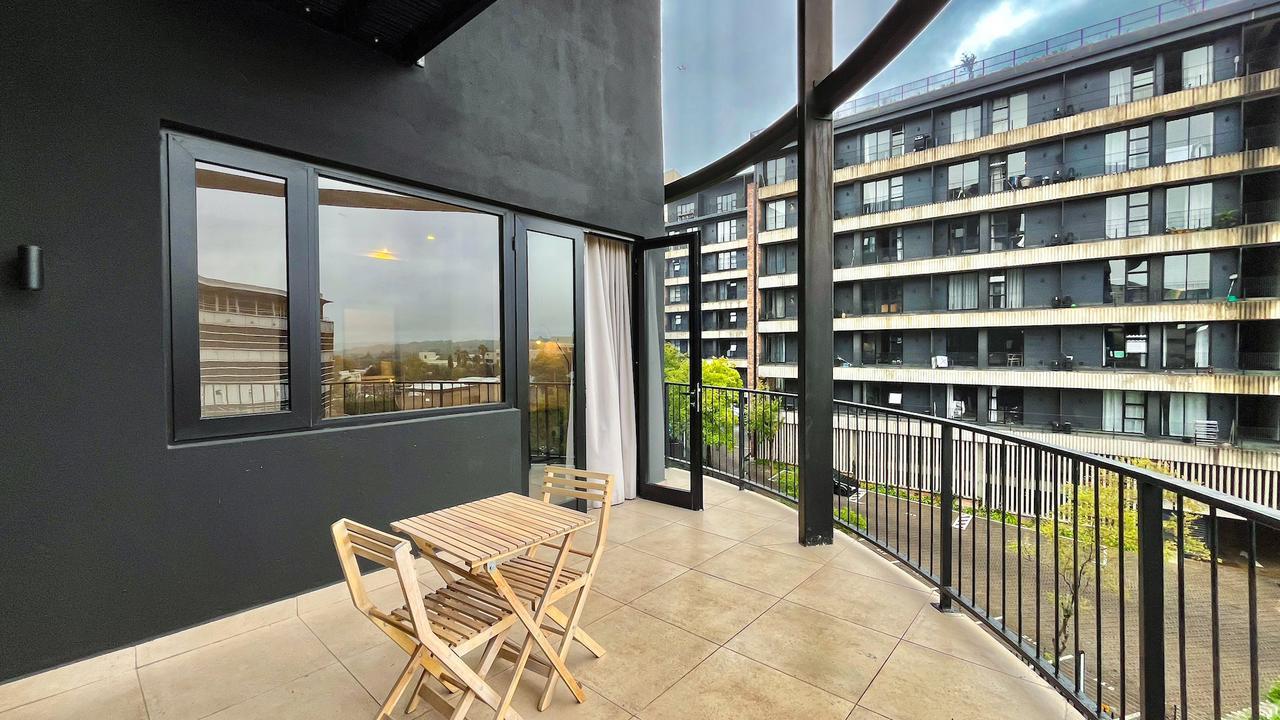 1 Bedroom Stylish and immaculate Apartment To Rent in Black Brick 2 Sandton