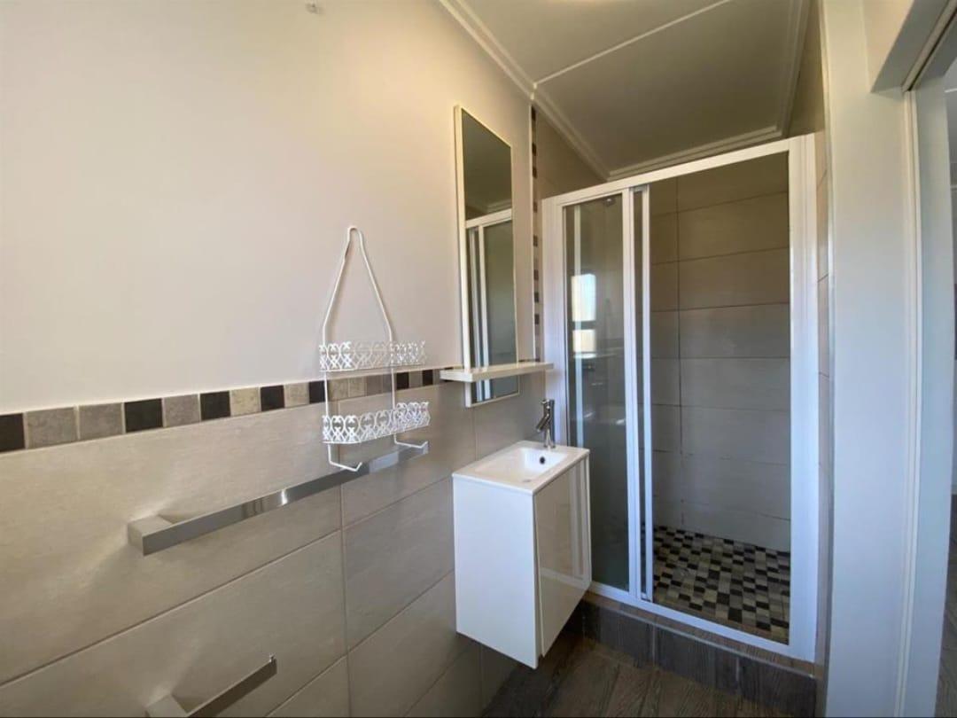 A well maintained and secured Beautiful apartment ready to occupy in Edenvale