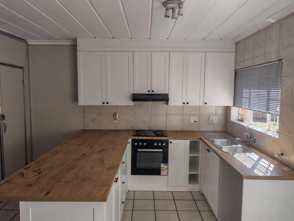 Stunning modern double-storey Apartment For Rent in Menlyn Park