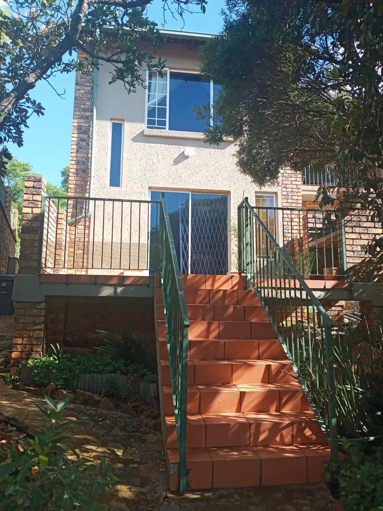 3 bedrooms and 2 baths with loft for sale in Murrayfield