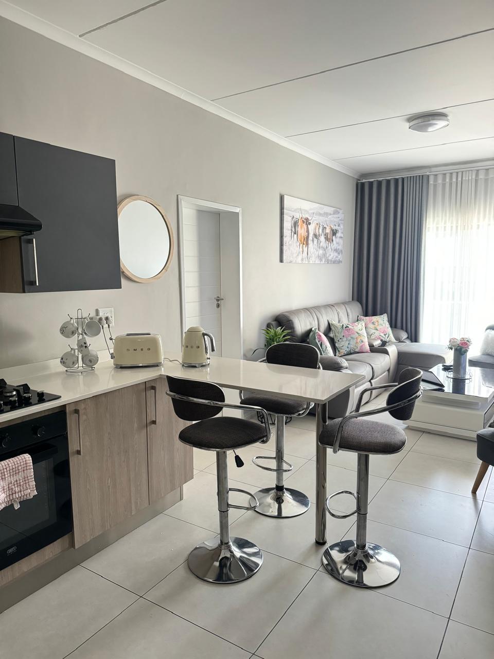 2 bedroom Spacious and light apartment for sale in the sort after complex