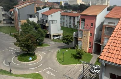 Spacious and light 1 bedroom loft apartment for sale in Houghton