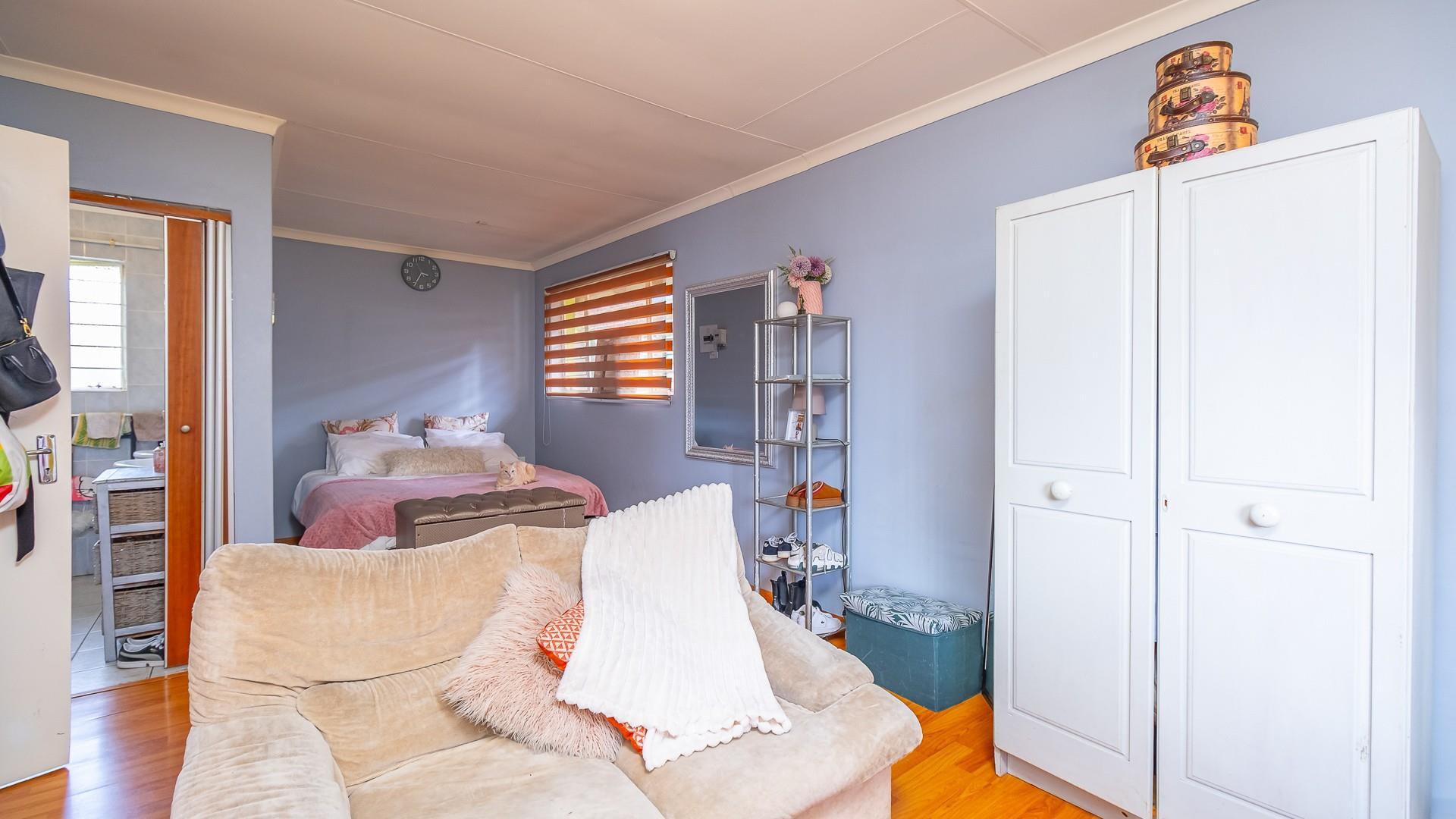 3 Bedroom House For Sale in Florida Hills